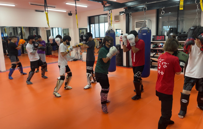 キックボクシング体験の様子